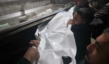 ودّع فلسطينيون جثمان حسن عبد الرحمن اللحام (45 عامًا) في مجمع ناصر الطبي. وقد استشهد بنيران الجيش الإسرائيلي قرب منزله في منطقة قيزان أبو رشوان، جنوب خان يونس، جنوب قطاع غزة، في 26 فبراير/شباط 2026. (صورة: طارق محمد)