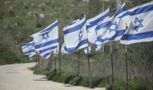 تظهر أعلام إسرائيلية في موقع أثري ببلدة سبسطية، غرب نابلس، في الضفة الغربية المحتلة، بتاريخ 20 فبراير/شباط 2026. تصوير: محمد ناصر