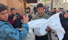 وداع جثمان الطفل إياد أحمد الربيعية (3 أعوام)  في مستشفى ناصر بخان يونس، جنوب قطاع غزة، 2 فبراير/شباط 2026. صورة: طارق محمد