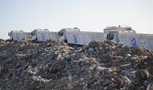 برنامج الأمم المتحدة الإنمائي يطلق عمليات تنظيف في أحد أكبر مواقع النفايات بمدينة غزة، والذي يُشكّل خطراً جسيماً على الصحة العامة، في منطقة سوق فراس على طول شارع عمر المختار ، 11 فبراير/شباط 2026. (صورة: عمر أشتوي)