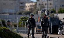 الجيش الإسرائيلي يفرض قيودًا مشددة على وصول الفلسطينيين إلى المسجد الأقصى لأداء أول صلاة جمعة من رمضان عبر حاجز قلنديا الفاصل بين الضفة الغربية والقدس، 20 فبراير/شباط 2026