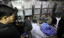 ودّع فلسطينيون جثامين أربعة مواطنين في مستشفى الشفاء بمدينة غزة، سقطوا في غارة إسرائيلية ليلة أمس في جباليا، شمال قطاع غزة. ١٥ فبراير/شباط ٢٠٢٦. صورة: عمر أشتوي