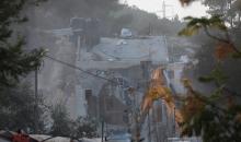 ردود فعل فلسطينية بعد أن هدمت القوات الإسرائيلية منزلاً فلسطينياً من ثلاثة طوابق بحجة عدم وجود رخصة بناء، في بلدة ترقوميا ، شمال غرب الخليل، بالضفة الغربية، في الأول من فبراير/شباط 2026. (صورة: مأمون وزواز)