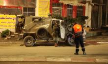 يتمركز جنود إسرائيليون لتوفير الحماية للمصلين اليهود الذين يؤدون صلاتهم قرب قبر يوسف، شرق نابلس في الضفة الغربية. ٢٤ فبراير ٢٠٢٦. صورة: محمد ناصر