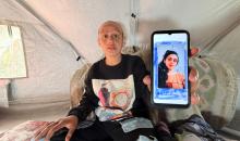 الطفلة لما أبو مطيير (15 عاما)، تعاني من تساقط كامل للشعر بسبب داء الثعلبة الذي اصابها نتيجة الظروف الإنسانية الصعبة ونقص الرعاية الصحية المتوفرة في مخيم الشاطئ للاجئين غرب مدينة غزة ، 9 فبراير/شباط 2026. تصوير: محمد الأسود