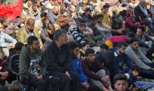 يؤدي الفلسطينيون أول صلاة جمعة من شهر رمضان المبارك وسط أنقاض مسجد الألباني في خان يونس، غزة، في 20 فبراير/شباط 2026. صورة: طارق محمد