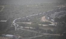 تجمعت حافلات إسرائيلية داخل مستوطنة شافي شومرون لحضور مراسم غرس الأشجار بمناسبة عيد