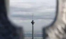 برج ميلاد أبرز معالم العاصمة طهران وسط الصراع الأميركي - الإسرائيلي مع إيران الأربعاء (رويترز).webp