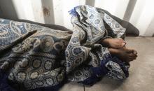 ودّع فلسطينيون جثامين ثلاث نساء - صحفية وطفلة وامرأة - في مستشفى العودة. قُتلن في غارة جوية إسرائيلية الليلة الماضية استهدفت خيام نازحين في مخيم النصيرات للاجئين وسط قطاع غزة.