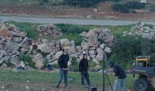 مستعمرون يسيّجون عشرات الدونمات من الأراضي الرعوية شرق طوباس.jfif