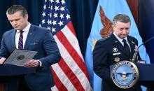 وزير الحرب الأميركي بيت هيغسيث ورئيس هيئة الأركان المشتركة الجنرال دان كين. واشنطن العاصمة. 2 آذار 2026.jpeg