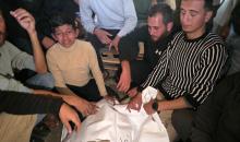 وصلت جثامين مواطنين وعدد من الجرحى إلى مجمع ناصر الطبي عقب هجوم إسرائيلي على مركبة في منطقة مواسي بخان يونس، جنوب قطاع غزة. ١٧ مارس/آذار ٢٠٢٦. تصوير: طارق محمد