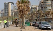 بيروت 12 مارس 2026 (شينخوا) في الصورة الملتقطة يوم 12 مارس 2026، جنود من الجيش اللبناني وأفراد من الشرطة اللبنانية يتفقدون موقعا استهدفته غارة جوية إسرائيلية على منطقة الرملة البيضاء في بيروت في لبنان.JPG