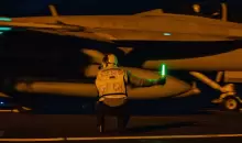 مقاتلة أمريكية خلال تجهزها لتنفيذ هجمات على إيران (صفحة سنتكوم على  إكس ).webp