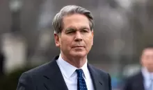 وزير الخزانة الأمريكي سكوت بيسنت.webp