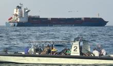 البحرية السُّلطانية العُمانية تستجيب لبلاغ تعرض سفينة شحن لقصف في مضيق هرمز.jpg