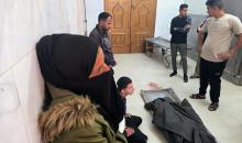 وصل جثمان المواطن الفلسطيني أحمد أبو ريدة، الأسير السابق المفرج عنه من السجون الإسرائيلية، إلى مجمع ناصر الطبي بعد استهدافه بغارة جوية إسرائيلية قرب دوار بني سهيلة، شرق خان يونس جنوب قطاع غزة. 28 مارس/آذار 2026. تصوير: طارق محمد