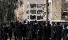 أنقاض مبنى تضرر جراء هجوم صاروخي في عراد، إسرائيل، في 22 مارس/آذار 2026 (حقوق الصورة: © تشين جونكينغ/شينخوا عبر زوما برس)