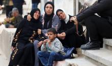 فلسطينيون ينوحون على جثامين مدنيين سقطوا في غارة إسرائيلية شمال قطاع غزة، خلال جنازة أقيمت في مستشفى الشفاء بمدينة غزة، في 26 أبريل/نيسان 2026. صورة: بلال أسامة