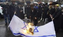 يهود متدينون يمزقون أعلام إسرائيل.jpg