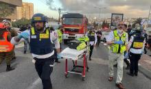 آثار الدمار عقب سقوط شظايا صاروخية في حيفا جراء صاروخ إيراني وإصابة 10 أشخاص بينهم مسن بجراح خطيرة 111.jpg