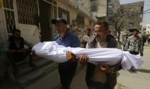 ودّع فلسطينيون ثلاث جثامين، من بينها جثامين الأخوين محمود وعيد أبو وردة وطفل، قُتلوا في هجومين منفصلين شنّهما الجيش الإسرائيلي في حيّي الزيتون والشجاعية شرق وجنوب مدينة غزة، في 17 أبريل/نيسان 2026. (صورة: بلال أسامة)