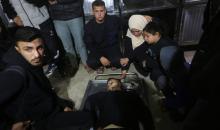 ودّع فلسطينيون جثامين 5 مواطنين بينهم 3 أطفال في مستشفى الشفاء بمدينة غزة، وكانوا قد سقطوا ليلة أمس في غارة إسرائيلية بمنطقة بيت لاهيا شمال قطاع غزة. 23 أبريل/نيسان 2026. صورة: بلال أسامة
