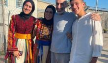 عائلة المعتقل عبد الكريم الريماوي تجتمع للمرة الأولى منذ 25 عاما.jpg