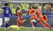 لاعبون هولنديون يحتفلون بالهدف الثاني (Gettyimages).jpg