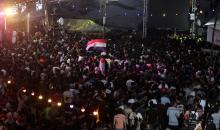 يتابع فلسطينيون البث المباشر لمباراة دور الـ16 من بطولة كأس العالم لكرة القدم بين مصر والأرجنتين في مدينة غزة يوم الثلاثاء 7 يوليو/تموز 2026. صورة: بلال أسامة