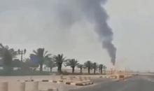 انبعاث الدخان من مطار الرياض جرّاء قصفه، السبت.jpg