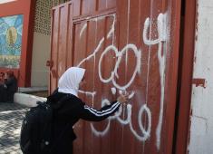 طلبة الثانوية العامة يحتفلون باليوم الأخير من امتحانات توجيهي في مدينة غزة.jpg