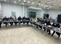 مؤسسات وفعاليات محافظة نابلس خلال اجتماع طارئ ترأسه محافظ نابلس غسان دغلس.jpg