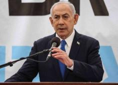 رئيس الوزراء الإٍسرائيلي بنيامين نتنياهو يتحدث خلال مشاركته في جنازة الأسير الإسرائيلي ران غويلي.jpg