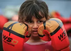 فتيات يتدربن على الملاكمة في غزة ..  أ ف ب.webp