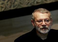 علي لاريجاني يحضر مؤتمراً صحفياً عقب لقائه رئيس البرلمان اللبناني نبيه بري في بيروت، لبنان، 15 نوفمبر/تشرين الثاني 2024. (رويترز)