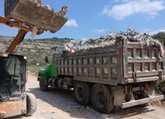 سلطة جودة البيئة تستجيب لمناشدة المواطنين في بلدة بدو وتزيل بؤرة نفايات عشوائي