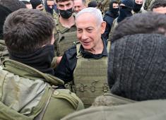 رئيس الحكومة الإسرائيلية، نتنياهو خلال اقتحامه جنوب لبنان، الأحد.jpg