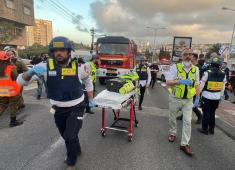 آثار الدمار عقب سقوط شظايا صاروخية في حيفا جراء صاروخ إيراني وإصابة 10 أشخاص بينهم مسن بجراح خطيرة 111.jpg