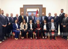الرئيس يستقبل مجلس بلدية رام الله ويشدد على دور البلديات في دعم الصمود وتطوير الخدمات.jpg