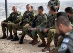 رئيس الأركان الإسرائيلي ايال زامير يجري تقدير موقف في قيادة المنطقة الوسطى 7.jpg