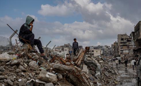 وفد من الأمم المتحدة يتفقد حوض تجميع مياه الصرف الصحي في حي الشيخ رضوان بمدينة غزة (28).jpg