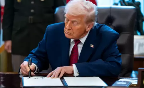 ترامب يفرض قيودا كاملة على دخول مواطني 5 دول جديدة إضافة إلى حاملي جواز السلطة الفلسطينية (الأوروبية).webp