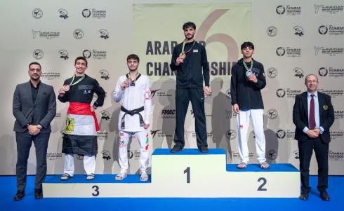 عمر الحنتولي يهدي فلسطين أول ذهبية.jpg