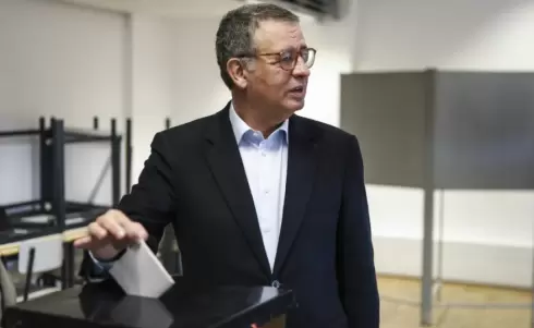 الاشتراكي المعتدل أنطونيو جوزيه سيغورو .. ا ف ب.webp