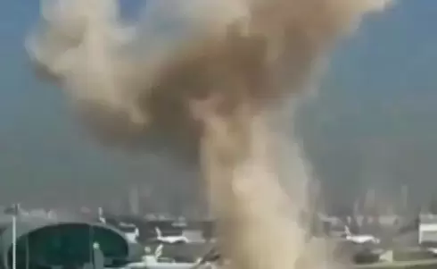 آثار القصف الإيراني بالمسيرات على مطار دبي (الفرنسية).webp