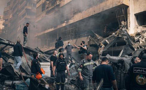 8 أبريل/نيسان 2026 : إسرائيل تشن أعنف موجة من الضربات حتى الآن على مدينة بيروت ومناطق أخرى من لبنان، دُمّر مبنى شاهق بالكامل في حي كورنيش المزرعة ذي الأغلبية السنيةCredit Image: © Nicolas Cleuet/Le Pictorium Agency via ZUMA Press\ APA Images