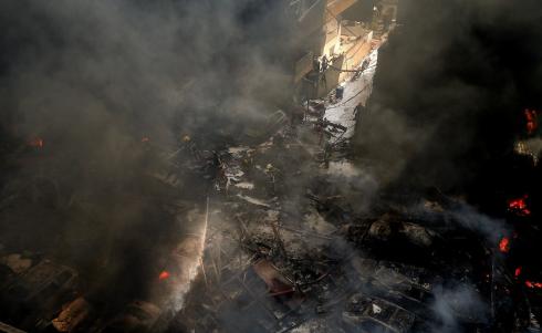 8 أبريل/نيسان 2026، بيروت، لبنان: يتصاعد الدخان من الضاحية الجنوبية لبيروت، معقل حزب الله الموالي لإيران، عقب موجة من الغارات الجوية الإسرائيلية المتزامنة (حقوق الصورة: © مروان نعماني/وكالة الأنباء الألمانية ZUMA Press/APA Images)