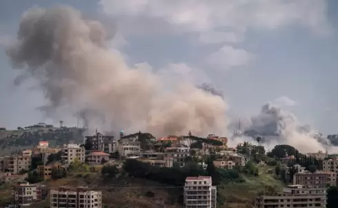 غارة جوية إسرائيلية على مدينة النبطية في جنوب لبنان (غيتي).webp