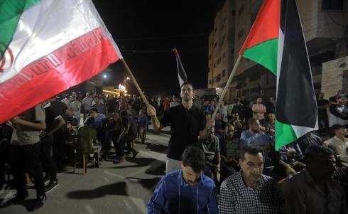 شارك فلسطينيون في مسيرة أمام مقر اللجنة الدولية للصليب الأحمر في مدينة غزة، قطاع غزة، في 10 يونيو/حزيران 2026. (صورة: بلال أسامة)